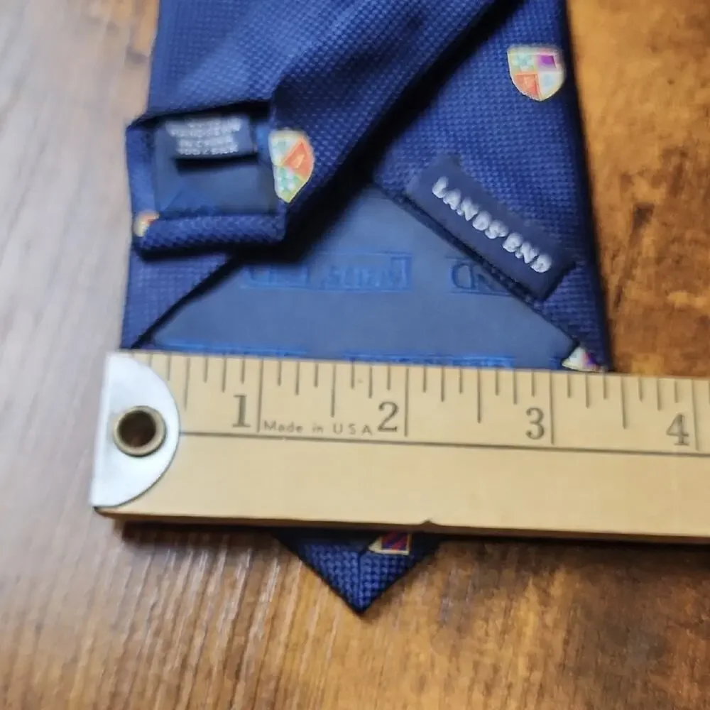 LANDS' END | Preppy Collegiate Academia Blue Textured Tie w/ School Crest Design